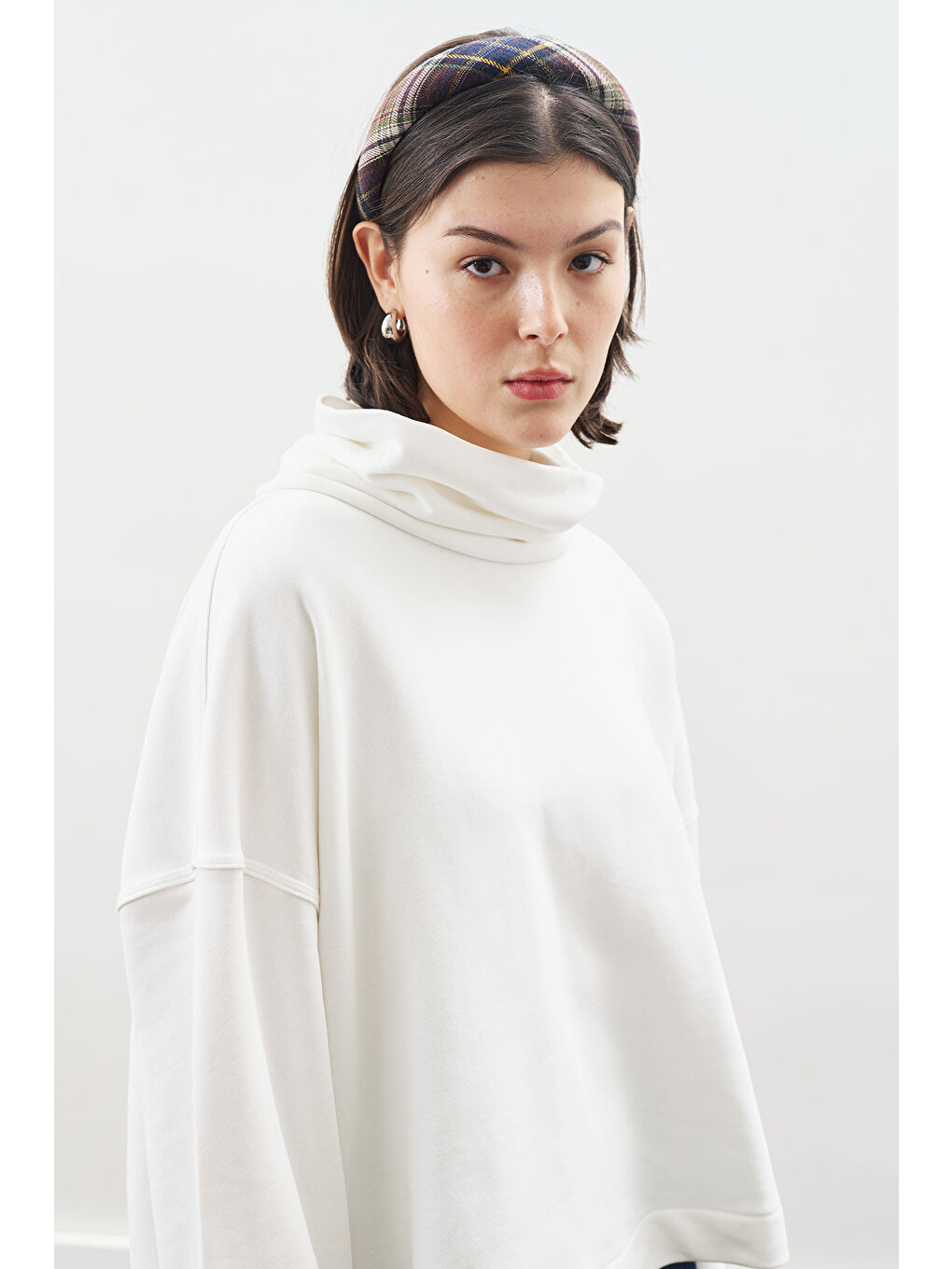 Yüksek Yakalı Oversıze Sweatshırt Ekru-3