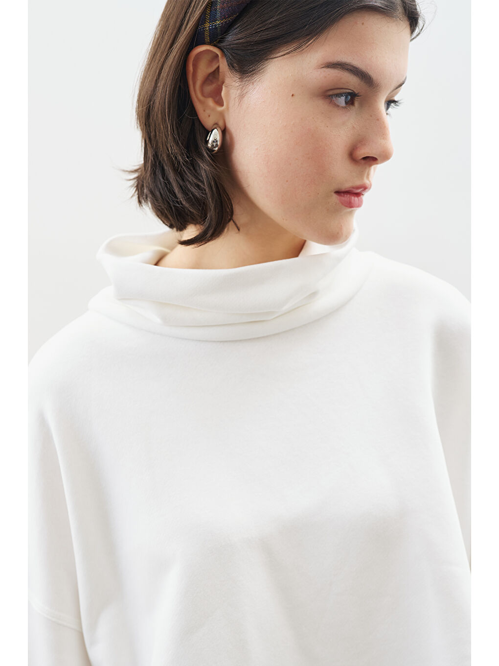 Yüksek Yakalı Oversıze Sweatshırt Ekru-4
