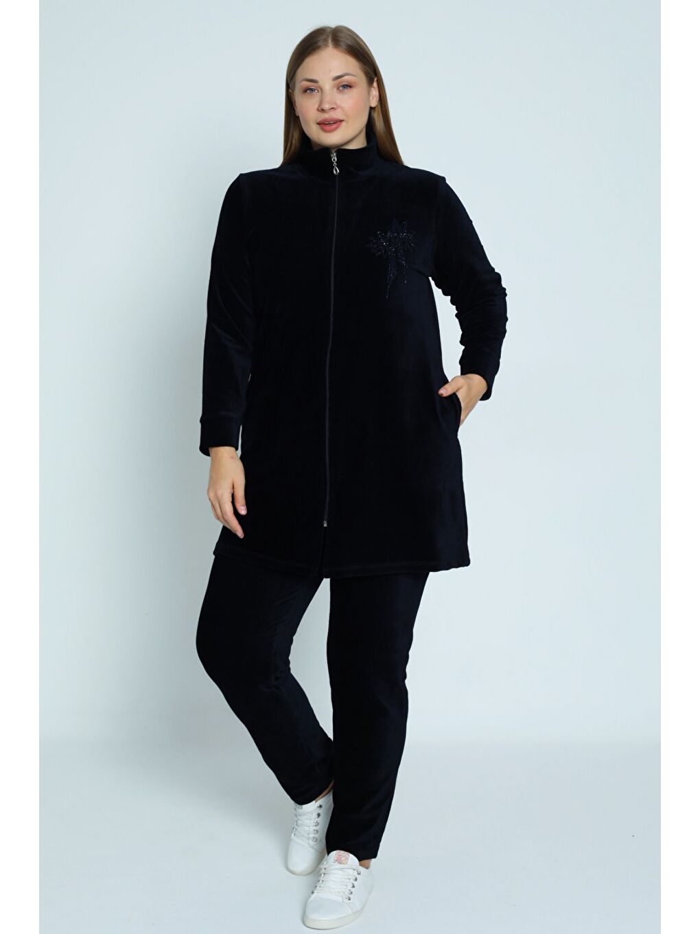 Kadın Lacivert Büyük Beden Uzun Kollu Pamuklu Taş Detaylı Kadife Alt Üst Eşofman Takımı