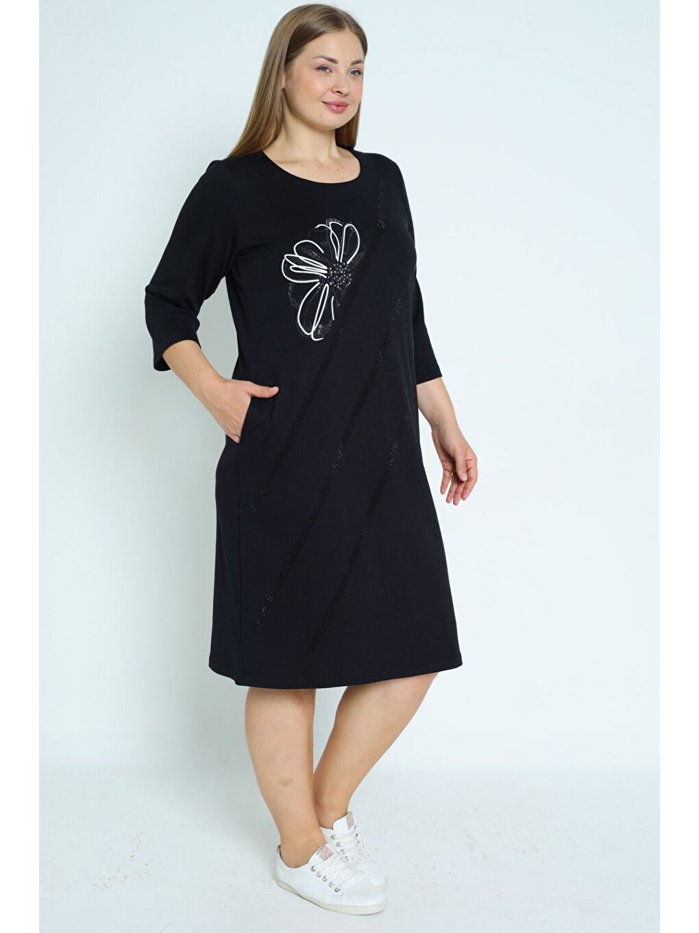Siyah Taş Detaylı Cepli Truvakar Kollu Pamuklu Büyük Beden Elbise-1