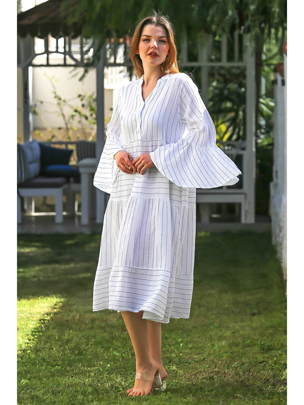 Beyaz Hakim Yaka İspanyol Kol Çizgili Yıkamalı Etek Ucu Fırfırlı Casual Dokuma Elbise 125 53