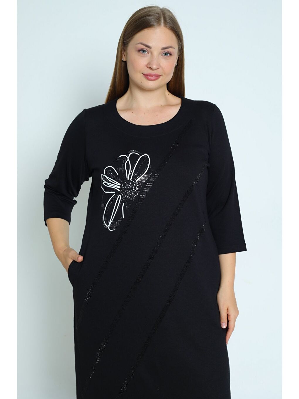 Siyah Taş Detaylı Cepli Truvakar Kollu Pamuklu Büyük Beden Elbise-2