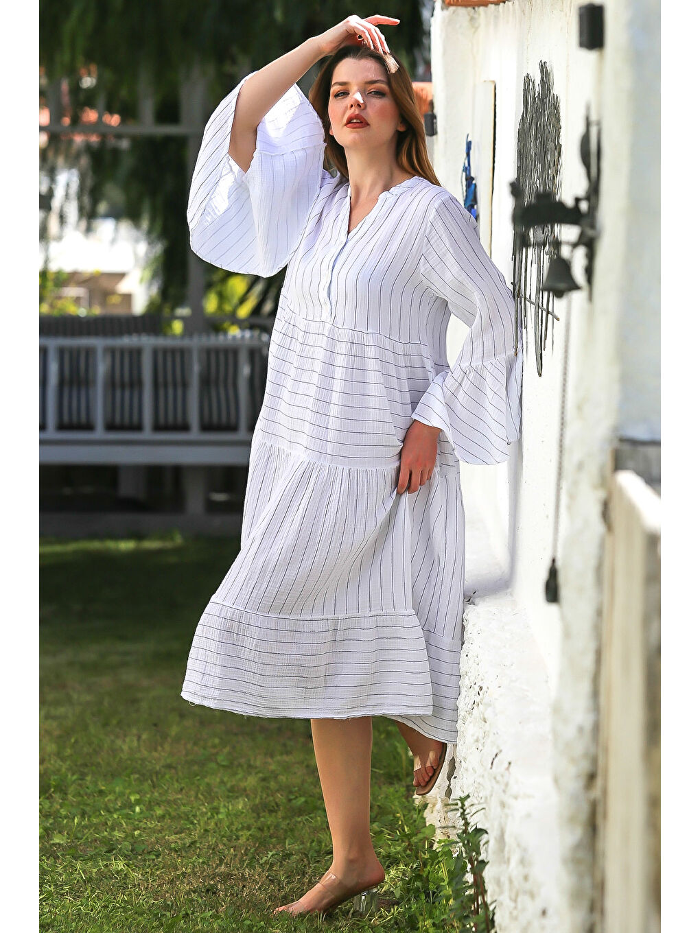 Beyaz Hakim Yaka İspanyol Kol Çizgili Yıkamalı Etek Ucu Fırfırlı Casual Dokuma Elbise 125 53-3