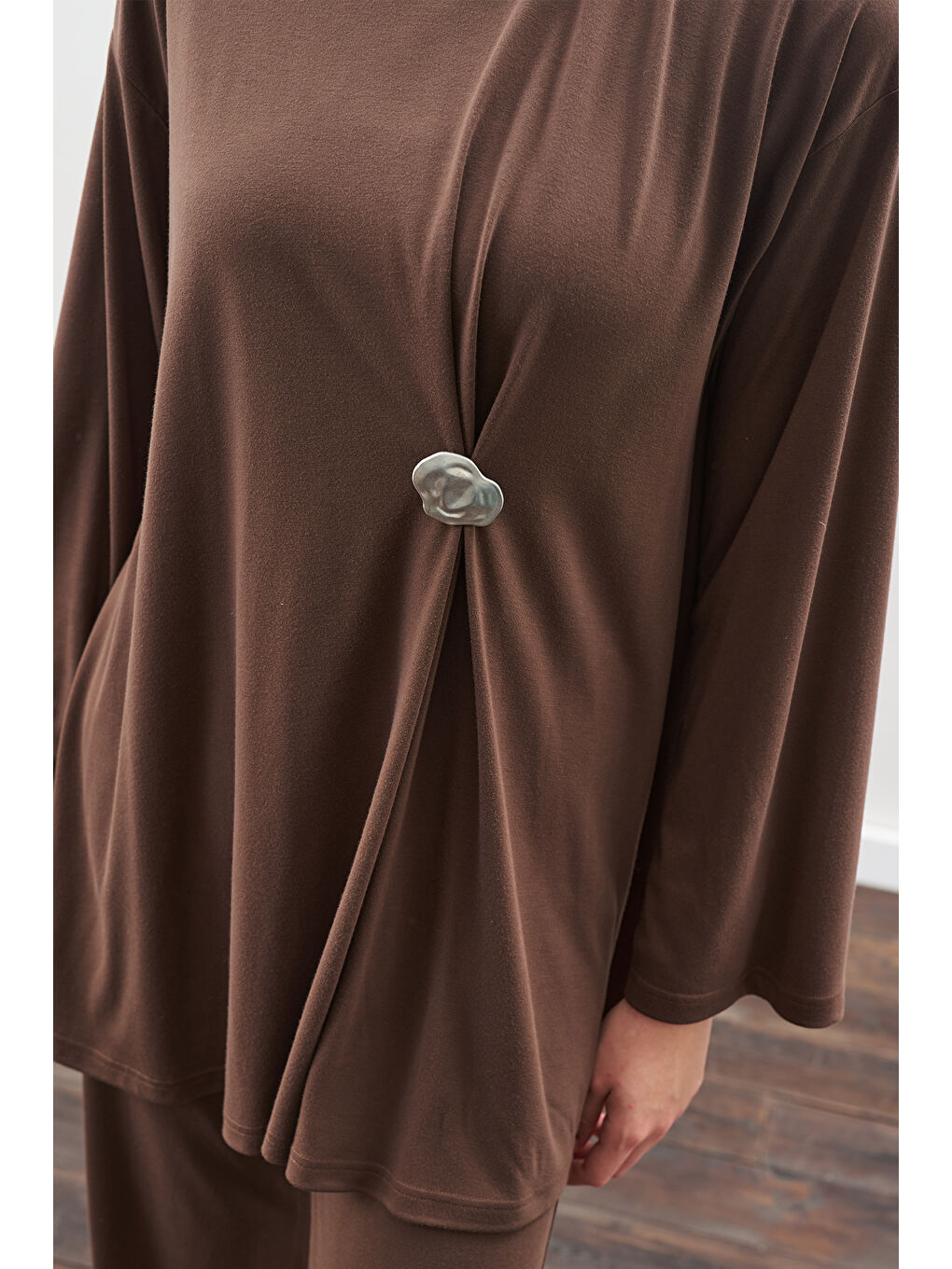 Düğüm Tasarımlı Pantolonlu Takım Kahverengi-2