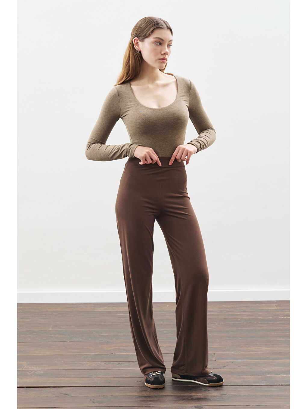 Düğüm Tasarımlı Pantolonlu Takım Kahverengi-5