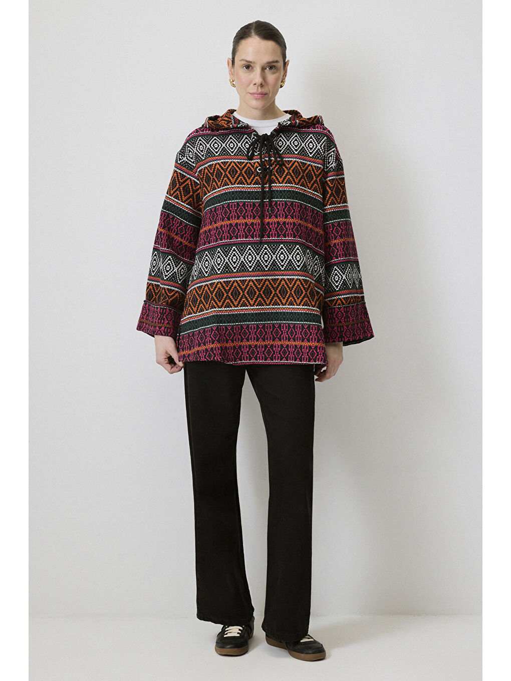 Siyah Etnik Desenli Sweatshırt