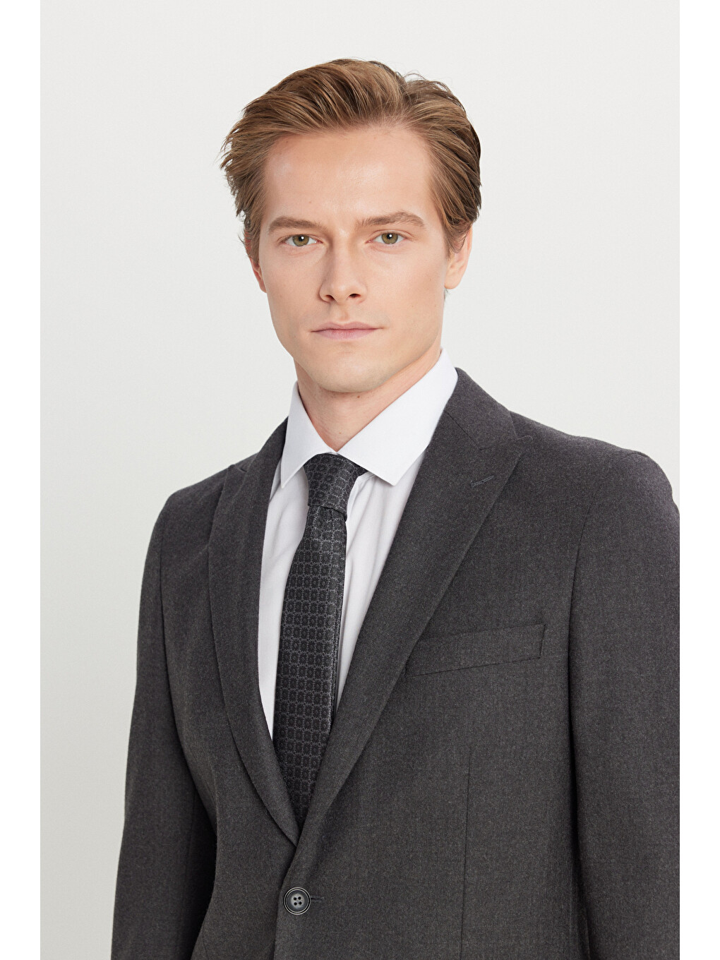 Erkek Antrasit %100 Yün Slim Fit Dar Kesim Kırlangıç Yaka Torba Cepli Takım Elbise-3