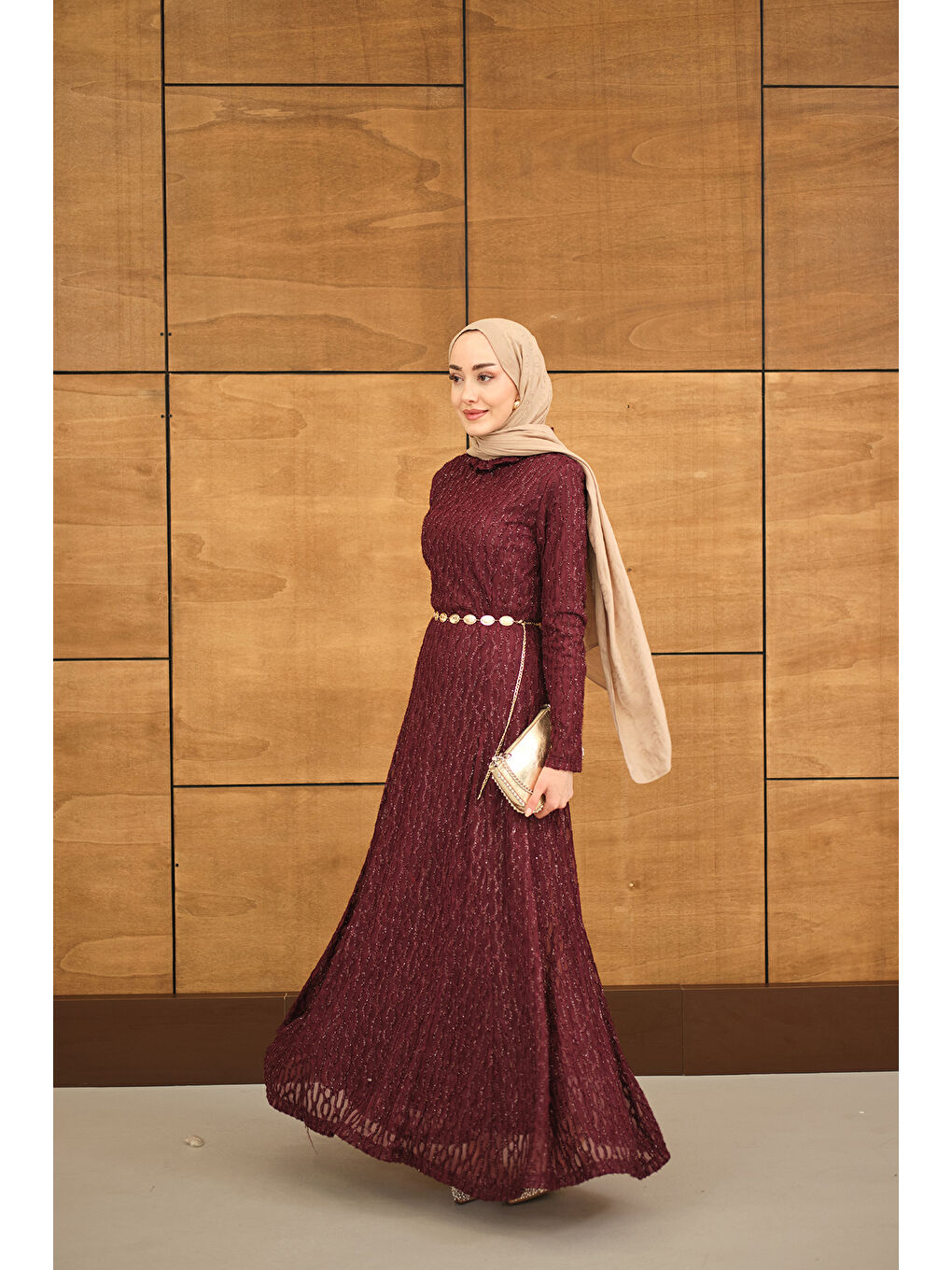 Kadın Sim Detay Kendinden Desenli Gold Kemerli Elbise Bordo-4