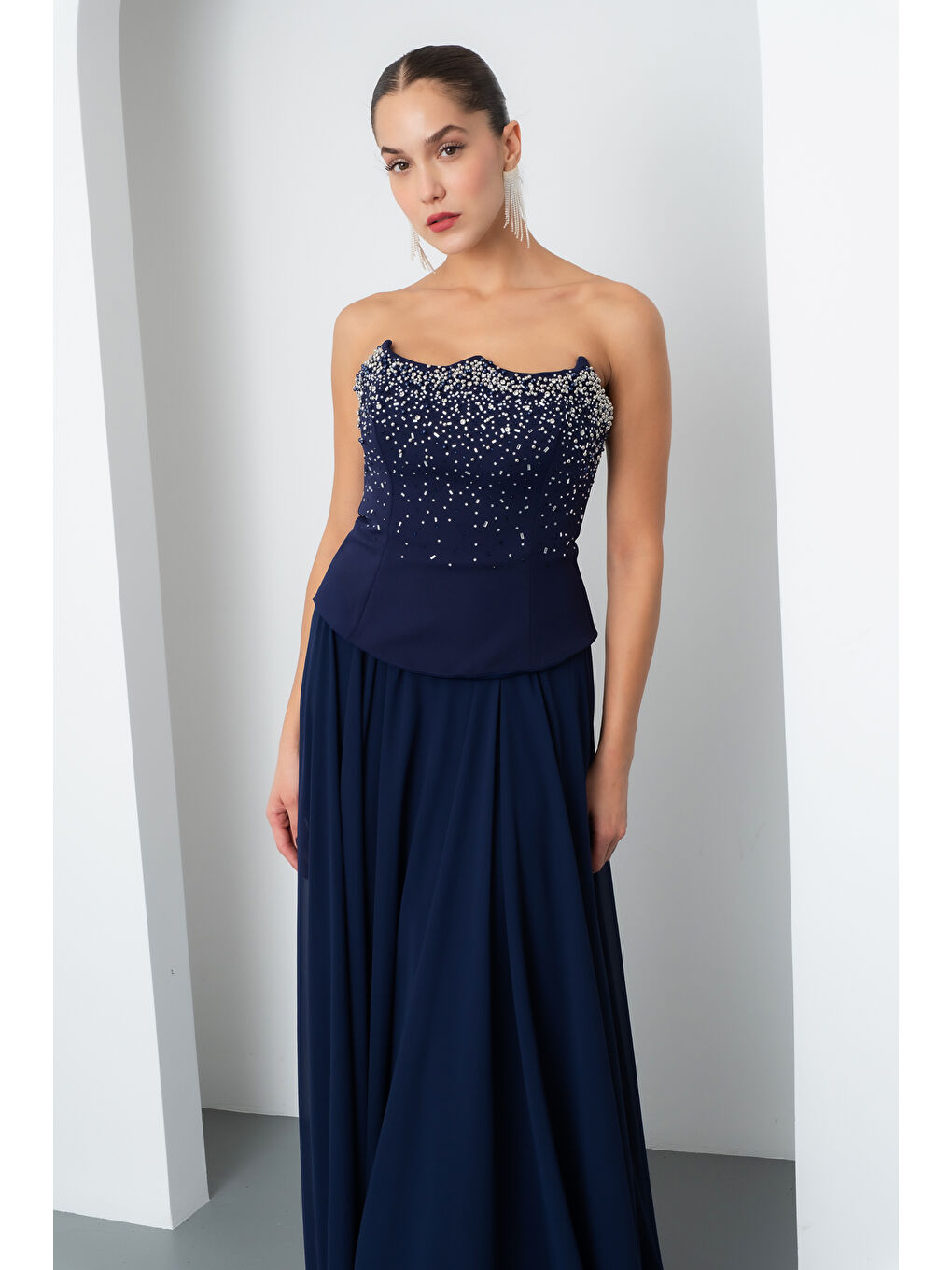 Kadın Lacivert Straplez Taşlı Uzun Tül Abiye Elbise-2