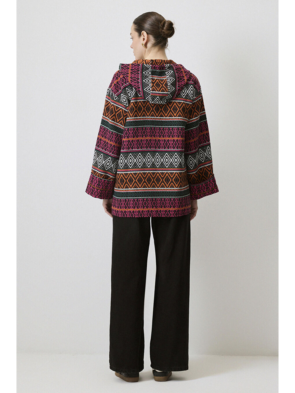 Siyah Etnik Desenli Sweatshırt-2