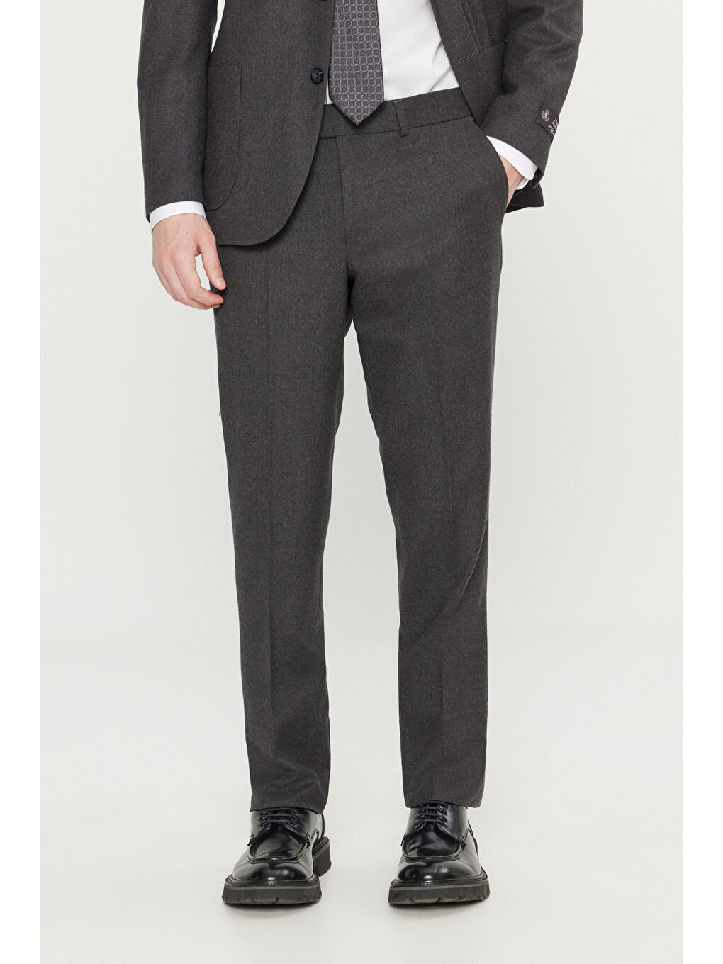 Erkek Antrasit %100 Yün Slim Fit Dar Kesim Kırlangıç Yaka Torba Cepli Takım Elbise-4