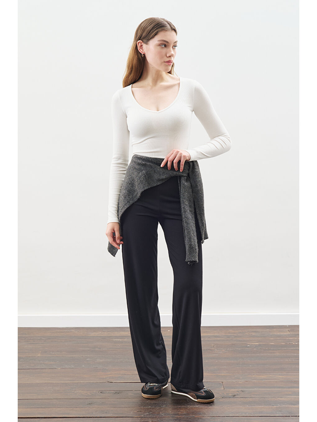 Düğüm Tasarımlı Pantolonlu Takım Siyah-4