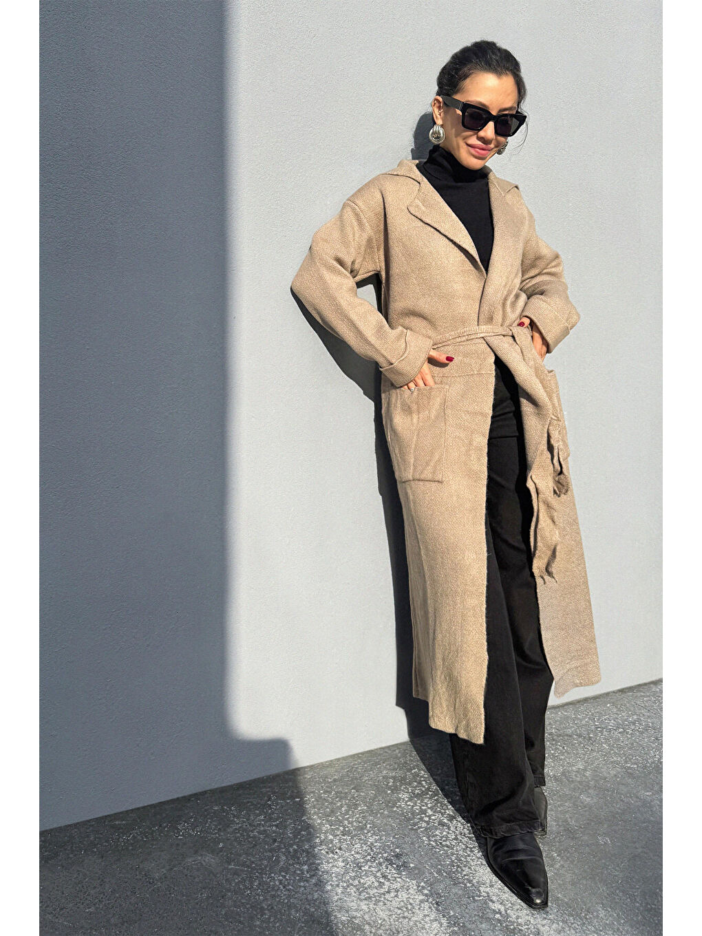 Bej Beli Kemerli Uzun Triko Hırka