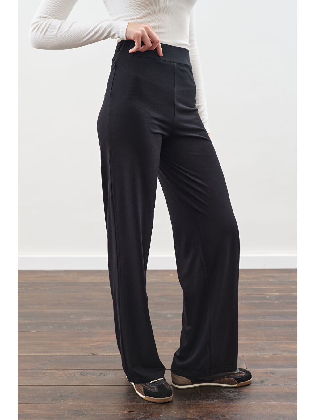 Düğüm Tasarımlı Pantolonlu Takım Siyah-5