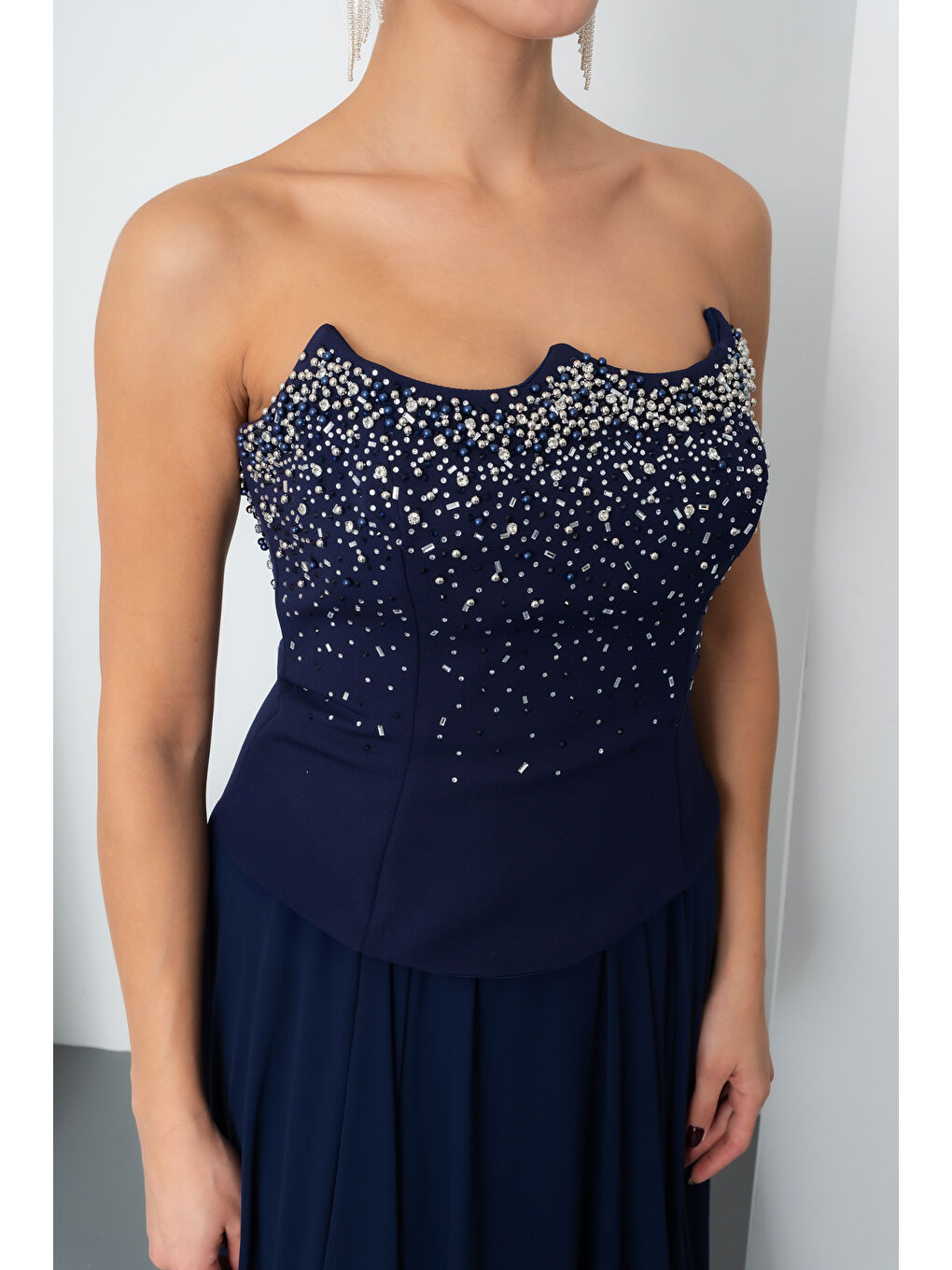 Kadın Lacivert Straplez Taşlı Uzun Tül Abiye Elbise-4