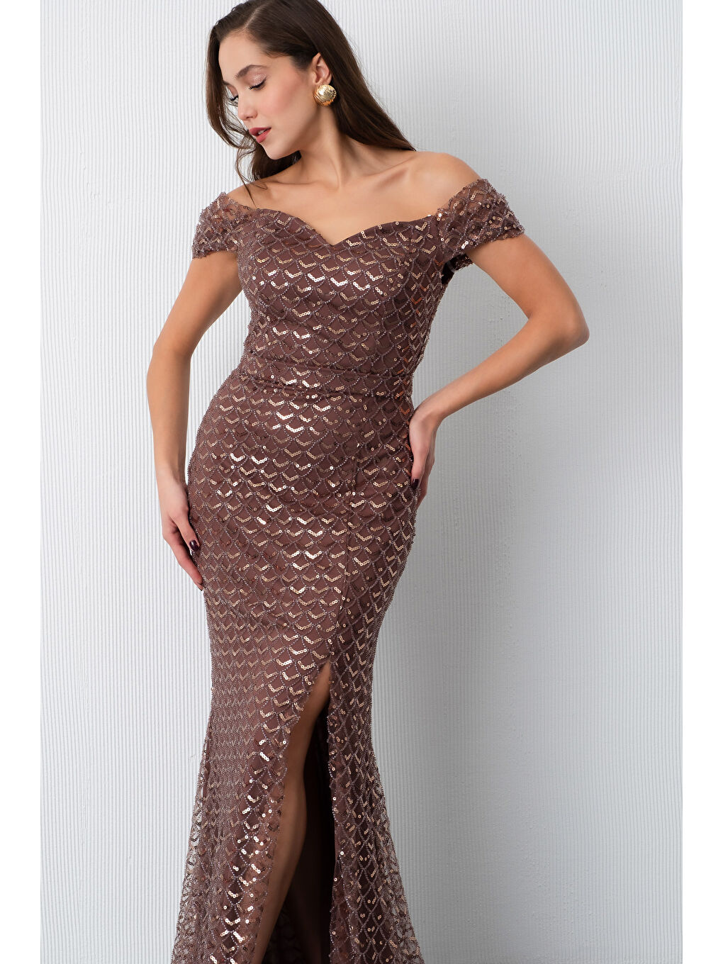 Kadın Kahverengi Madonna Yaka Boncuklu Uzun Balık Abiye Elbise-2