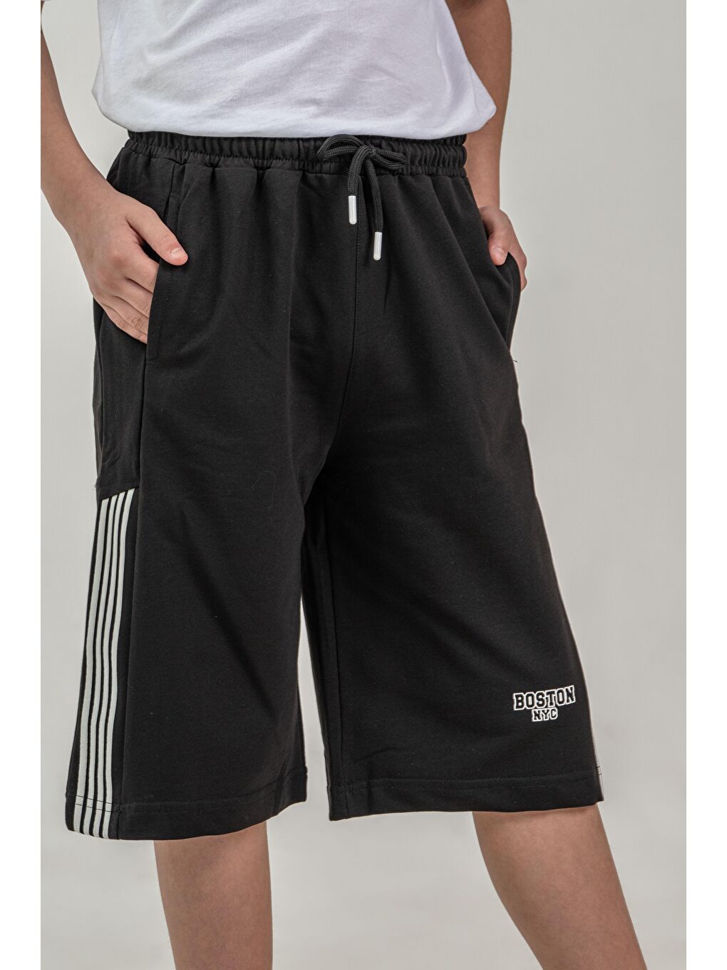 Siyah Boston Nyc Baskılı Yanları Şeritli Erkek Çocuk Şort-2