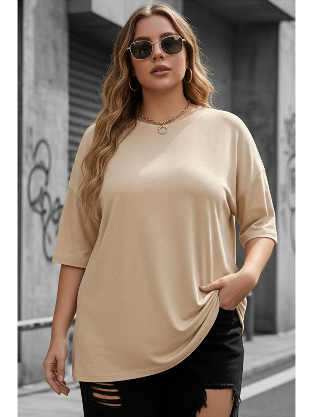 Bej Mily Kadın Büyük Beden Battal Basic Bisiklet Yaka Pamuklu T-Shirt Rahat Kesim Unisex Sevgili Kombini