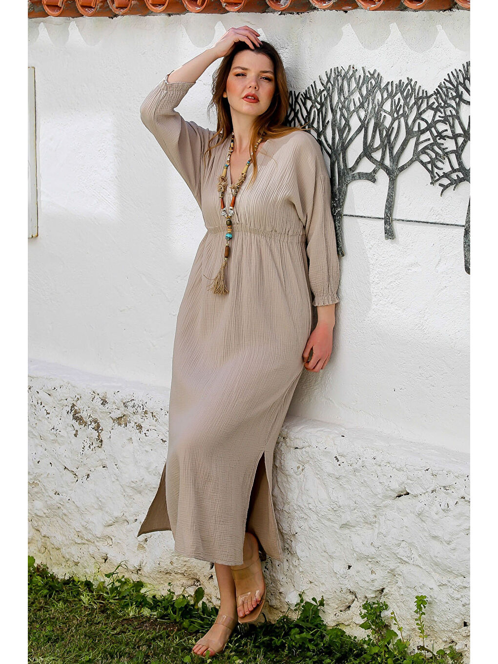 Bej Kruvaze Yaka 3/4 Kol Yıkamalı Yırtmaçlı Casual Müslin Uzun Dokuma Elbise 130 60