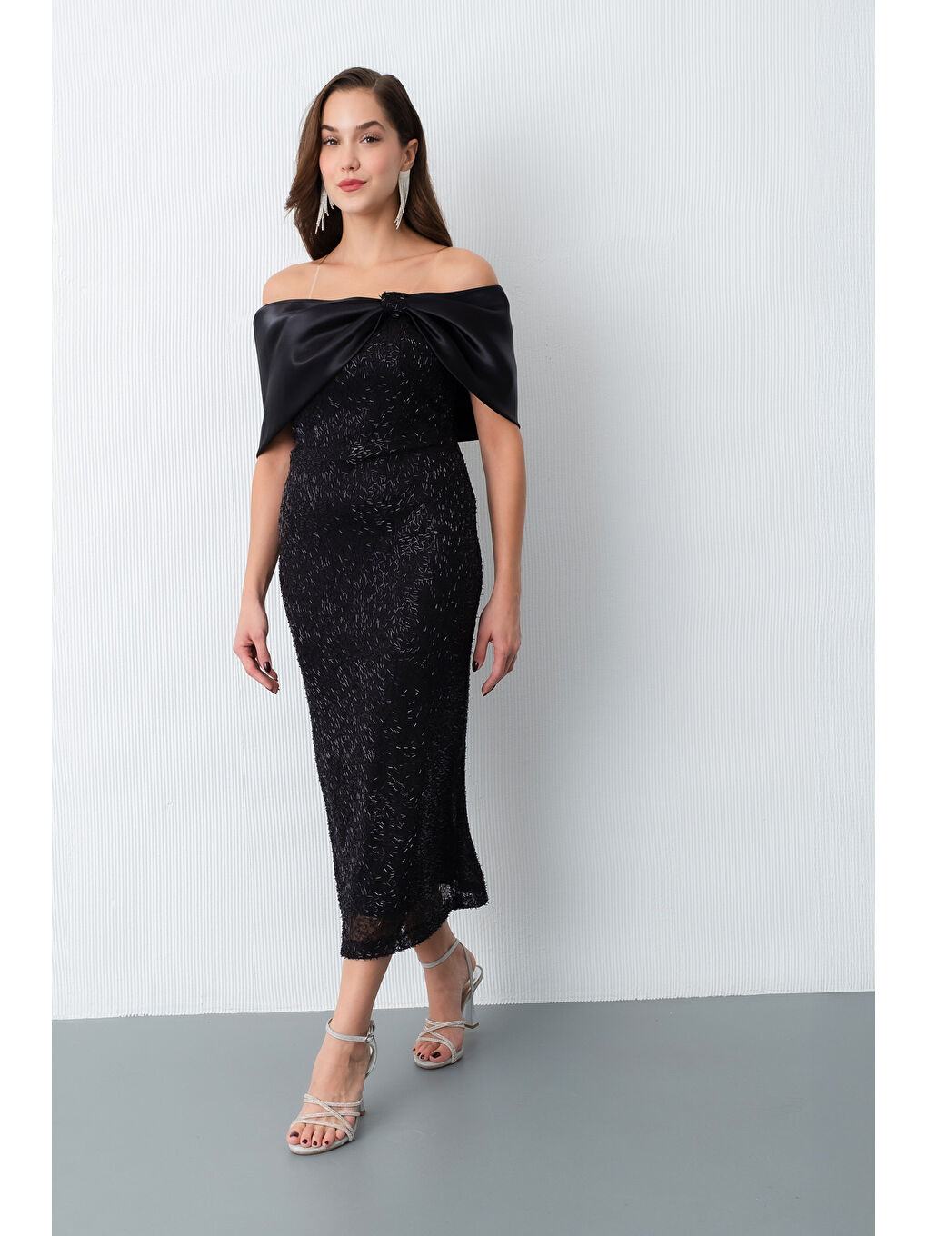 Kadın Siyah Yaka Detay Boncuklu Midi Söz Nişan Abiye Elbise-1