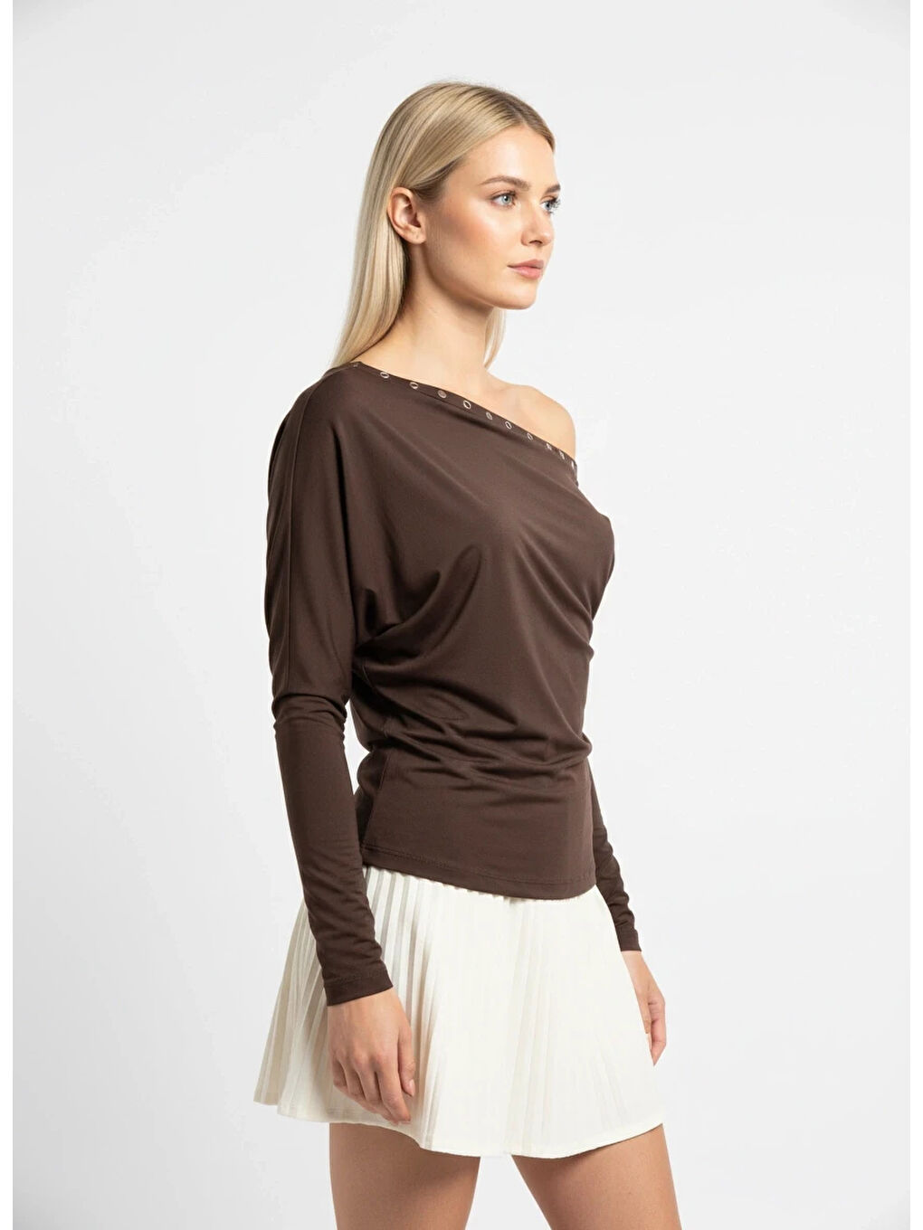 Kahverengi Kadın Kayık Yaka Yarasa Kol Yakası Troklu Elastanlı Penye Bluz-2