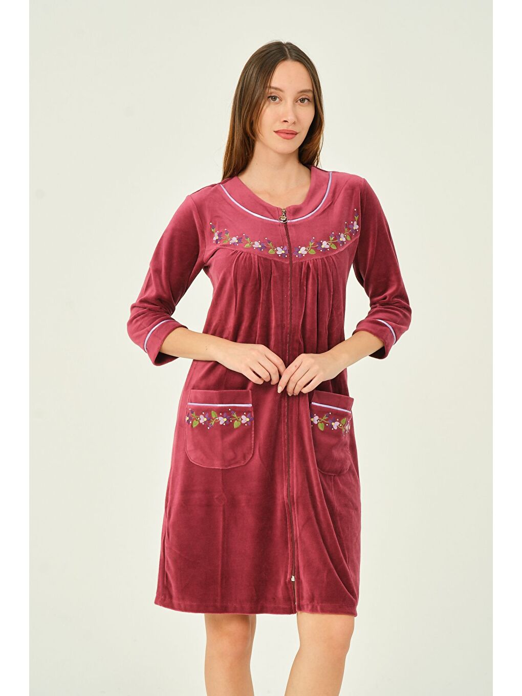 Bordo Kadın Fermuarlı Nakış Detaylı Pamuklu Kadife Elbise-1