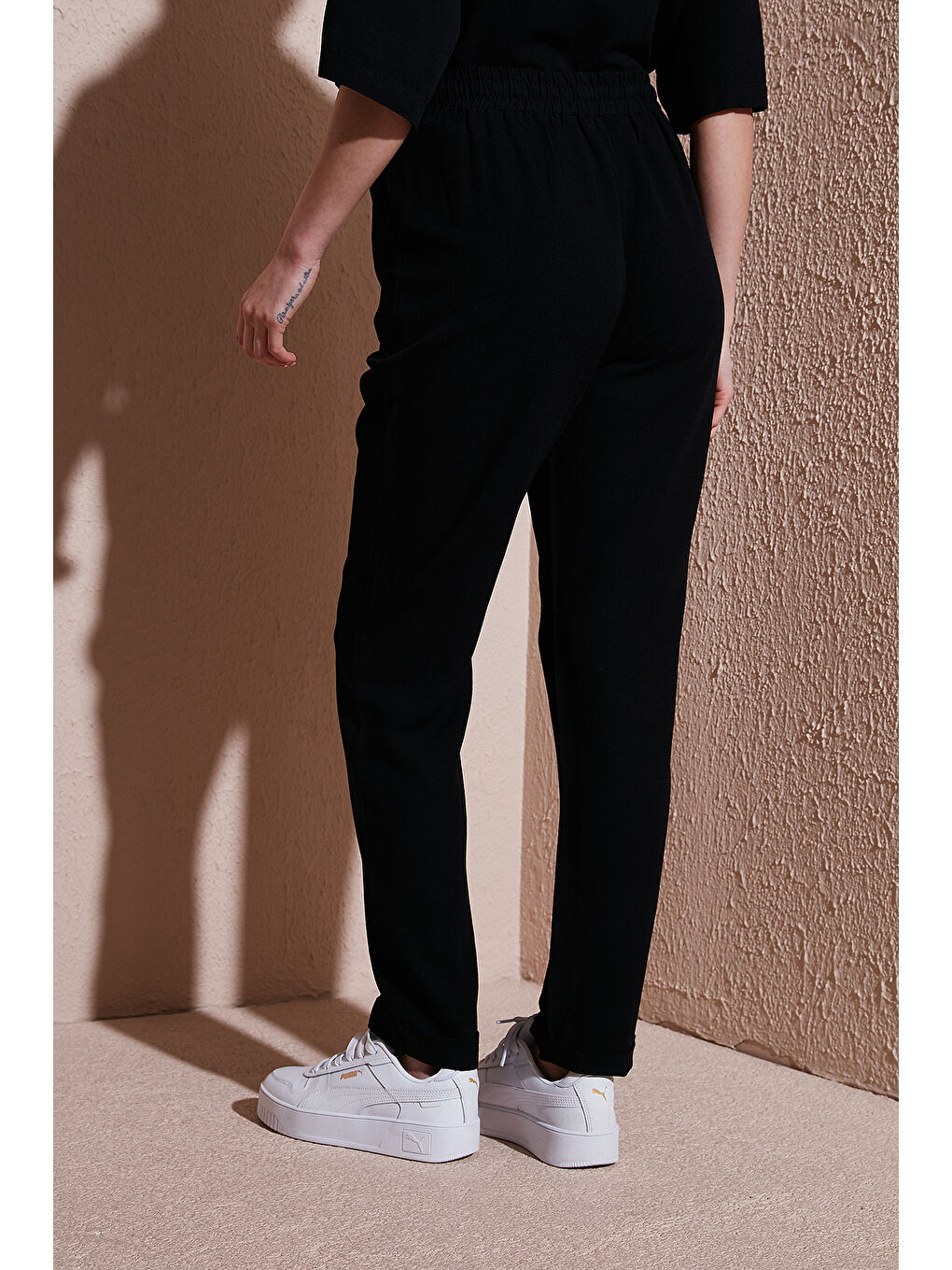 Siyah Relaxed Fit Normal Bel Düz Paça Pantolon 25Y0550K1-6