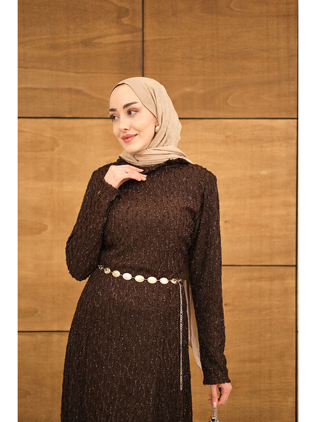 Kadın Sim Detay Kendinden Desenli Gold Kemerli Elbise Kahverengi-2