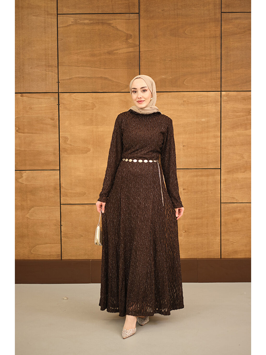 Kadın Sim Detay Kendinden Desenli Gold Kemerli Elbise Kahverengi-4