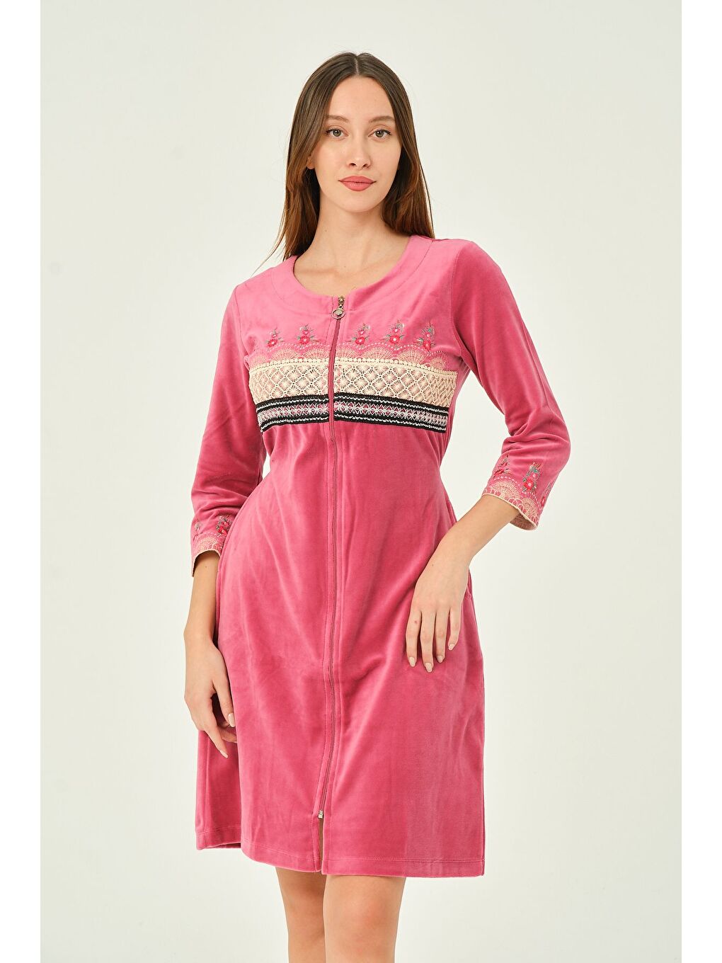 Pembe Dantel Ve Nakış Detaylı Fermuarlı Cepli Kadife Elbise-1