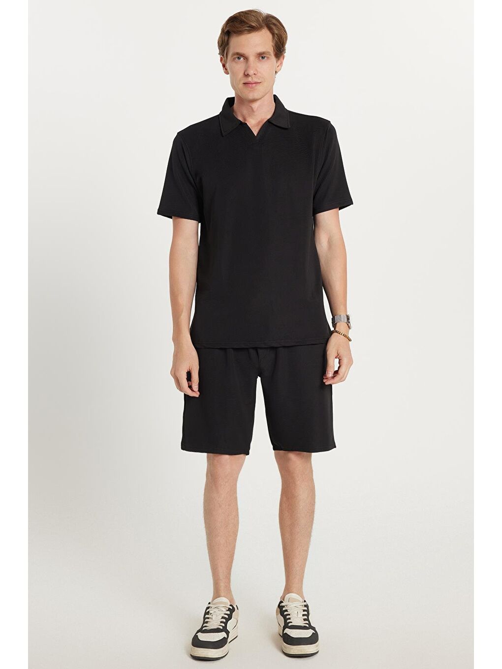 Erkek Standart Fit Normal Kesim Pamuklu Polo Yaka Beli Bağcıklı Siyah Şort Takım-3
