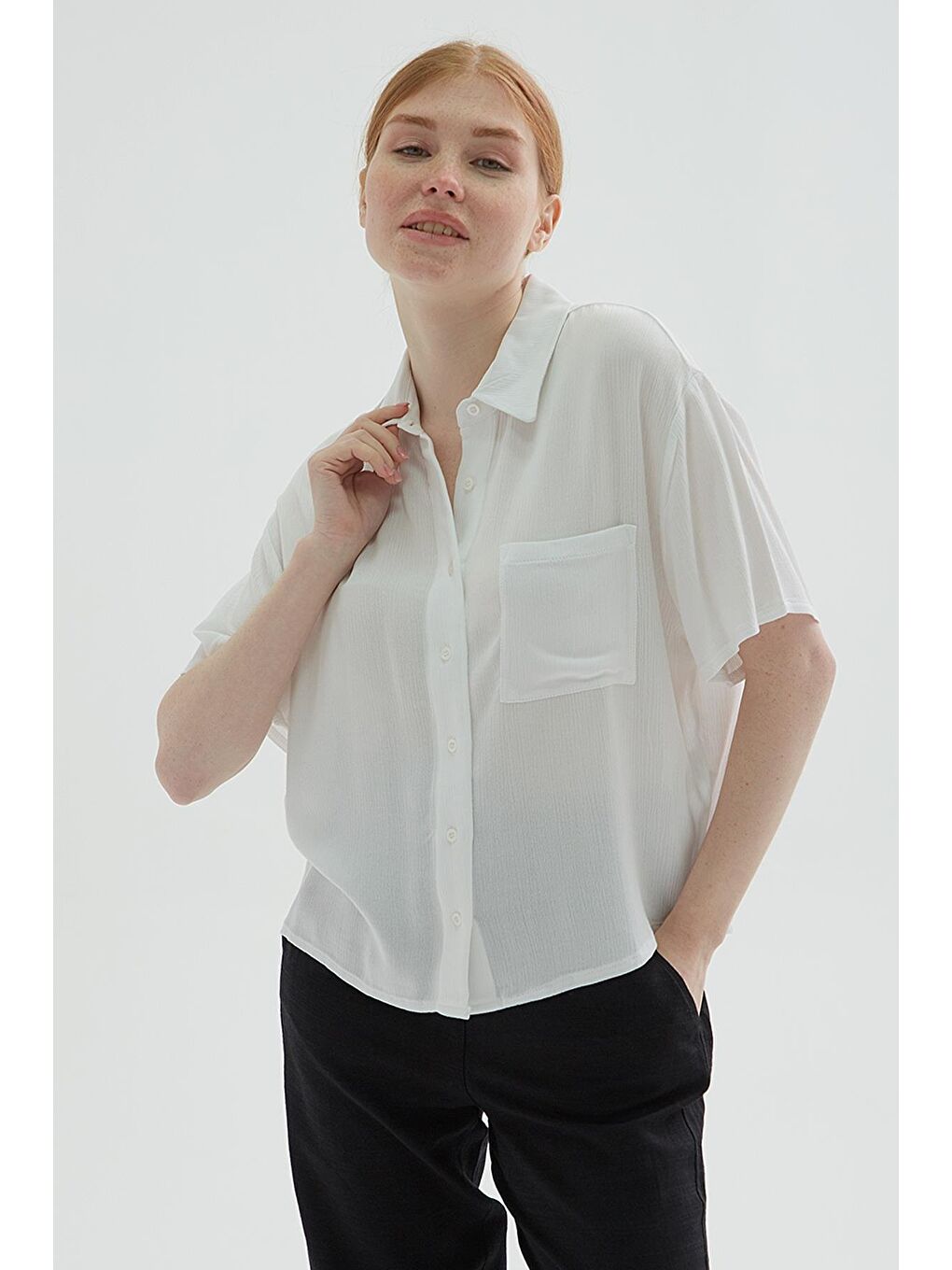 Ekru Regular Fit Cep Detaylı Kısa Kollu Crop Gömlek 25Y0515K1-1