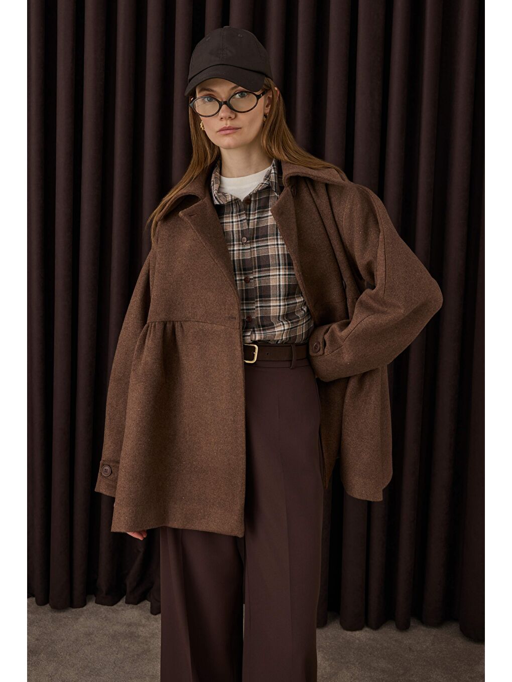 Kahverengi Büzgü Detaylı Kaban Camel