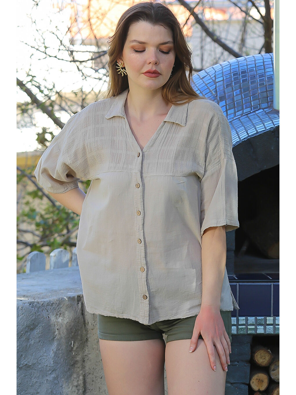 Bej Gömlek Yaka Kısa Kol Düğmeli Yıkamalı Yırtmaçlı Casual Dokuma Gömlek 66 60