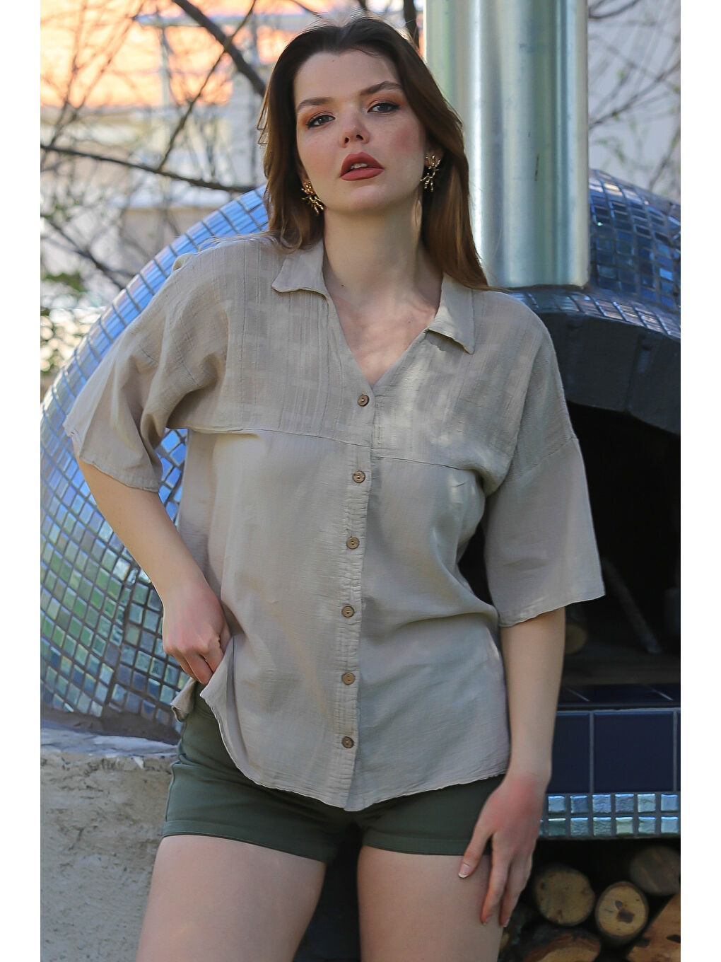 Bej Gömlek Yaka Kısa Kol Düğmeli Yıkamalı Yırtmaçlı Casual Dokuma Gömlek 66 60-2
