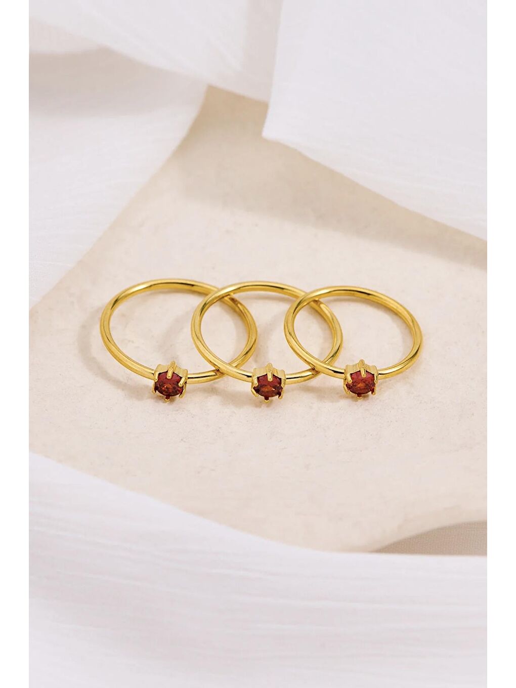 Kırmızı Çelik Yuvarlak Zirkon Taşlı Minimal Eklem Yüzük Seti 3 adet
