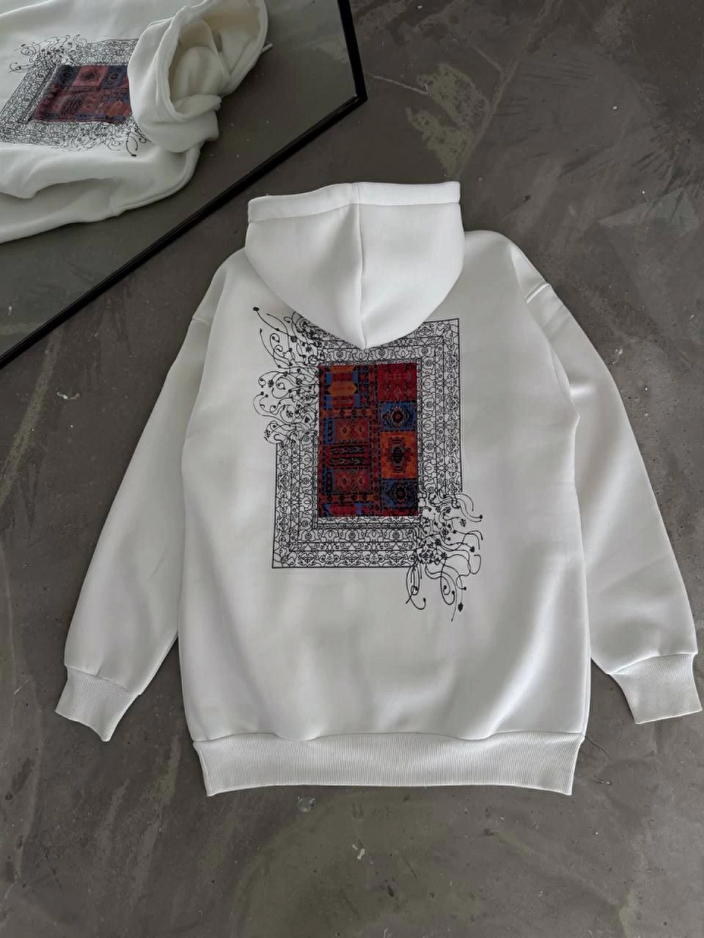 Uzun Kol Kapüşonlu Ön Ve Arka Baskılı Sweatshirt - Beyaz-3