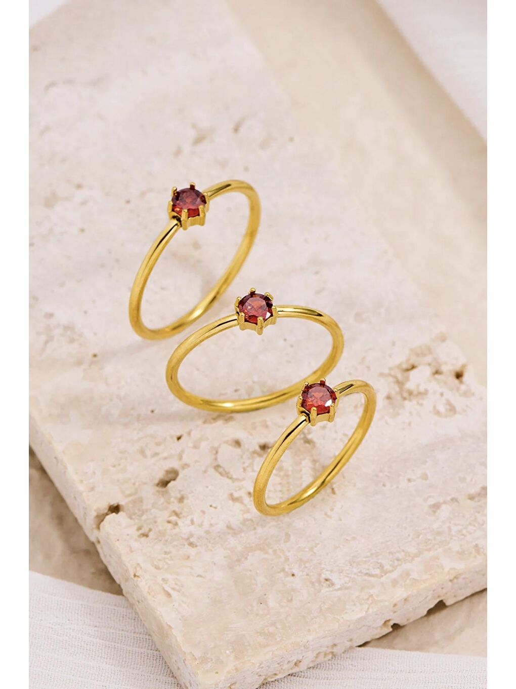 Kırmızı Çelik Yuvarlak Zirkon Taşlı Minimal Eklem Yüzük Seti 3 adet-1