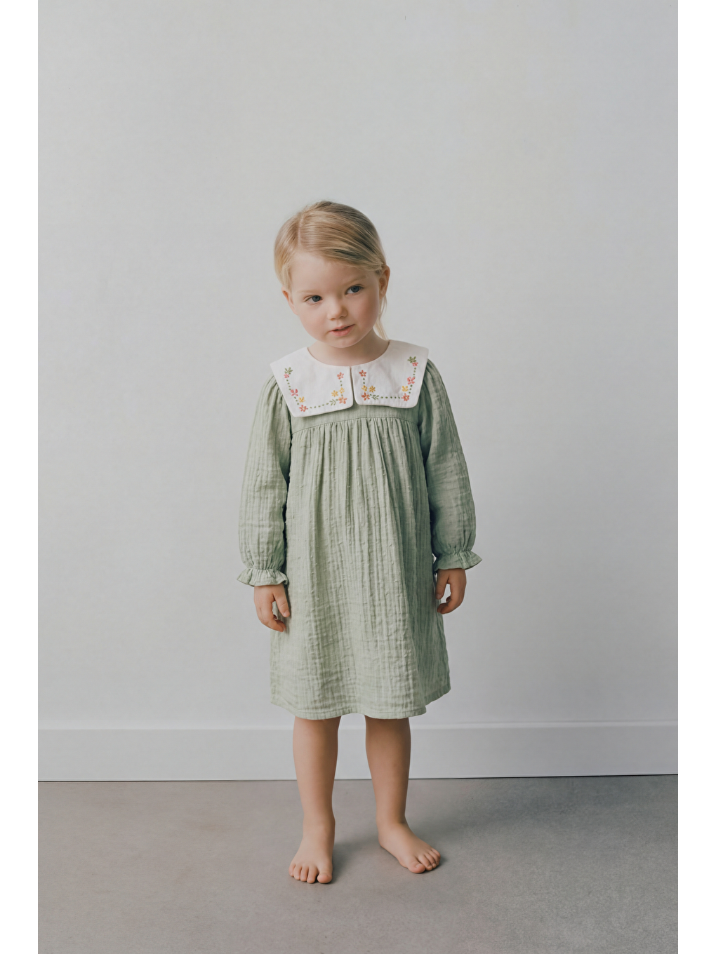 Kız Çocuk Pamuklu Müslin Yeşil Nakışlı Gömlek Yaka Elbise