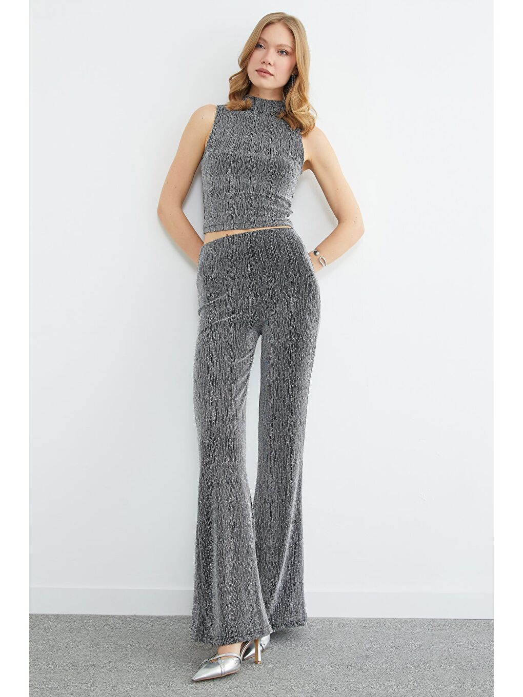 Gri Beli Lastikli Taşlı Simli Flare Pantolon-3