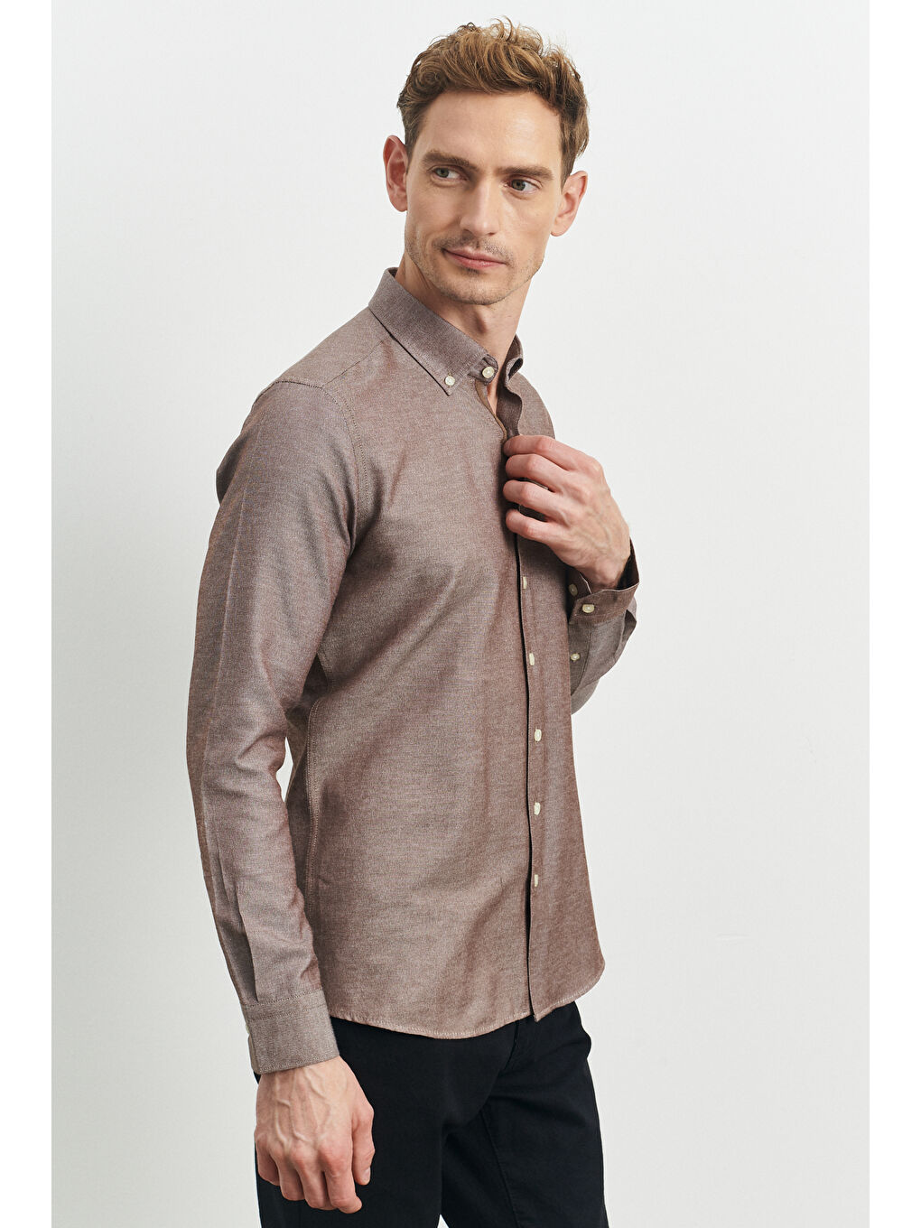 Bej Erkek Vizon Slim Fit Dar Kesim Düğmeli Yaka Uzun Kollu Oxford Gömlek