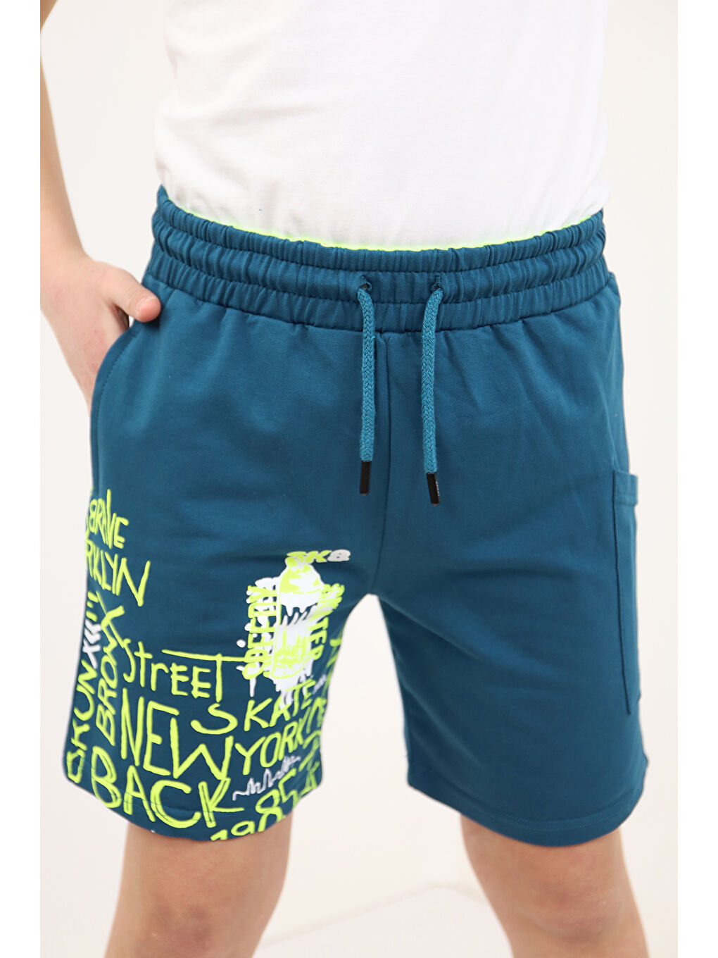 Petrol Erkek Çocuk Cep Detaylı Tek Paça Komple Yazı Baskılı Şort