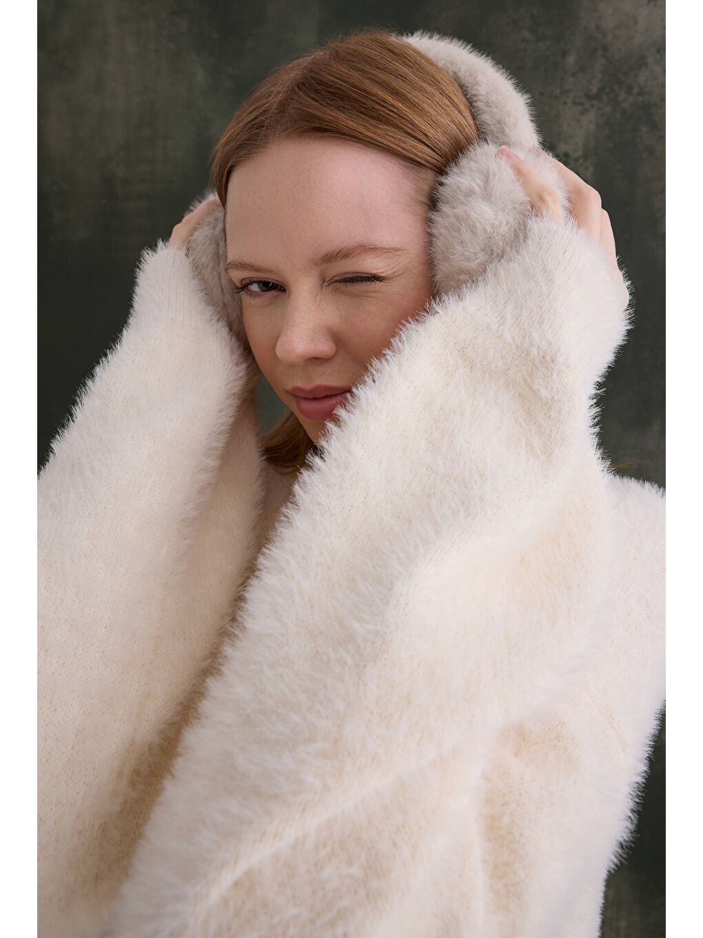 Bej Yumuşak Tüylü Kazak Açık Vanilya-1