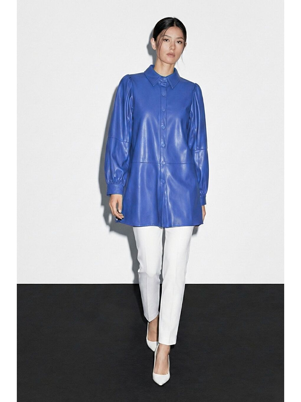 Çıt çıtlı Deri Görünümlü Saks Mavisi Gömlek-1