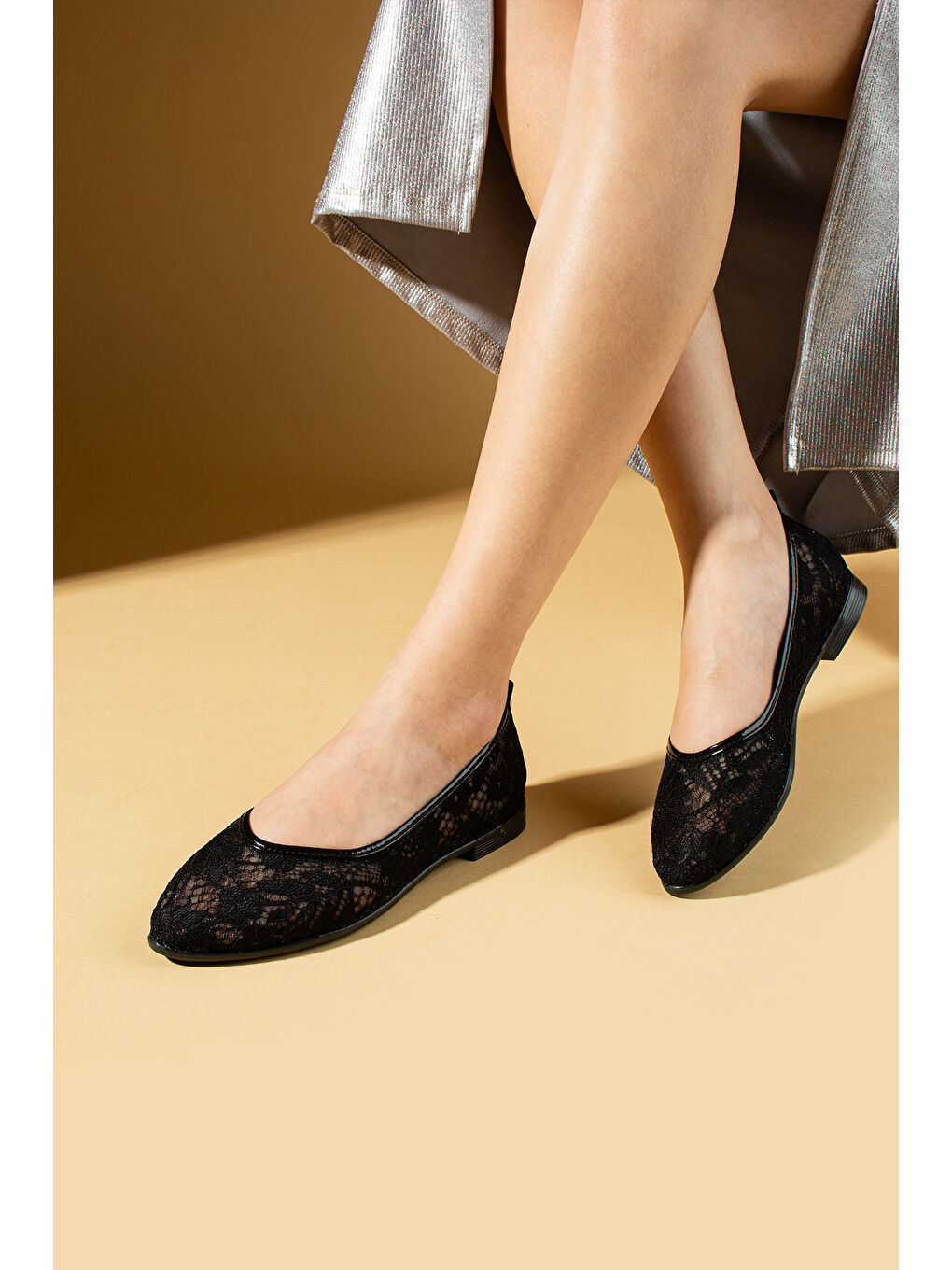 Siyah Dantel Detaylı Rahat Taban Kadın Babet 001-246-25File-1