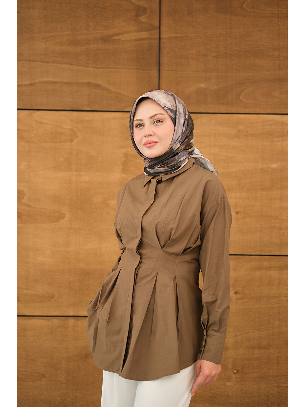 Kadın Beli Pile Detay Gizli Düğmeli Gömlek Kahverengi-2