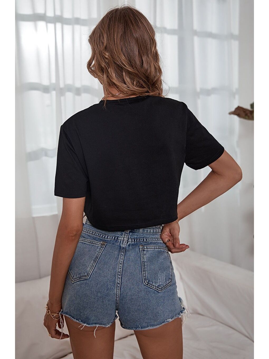 Kadın Siyah Bisiklet Yaka Brooklyn Baskılı Geniş Crop T Shirt-1