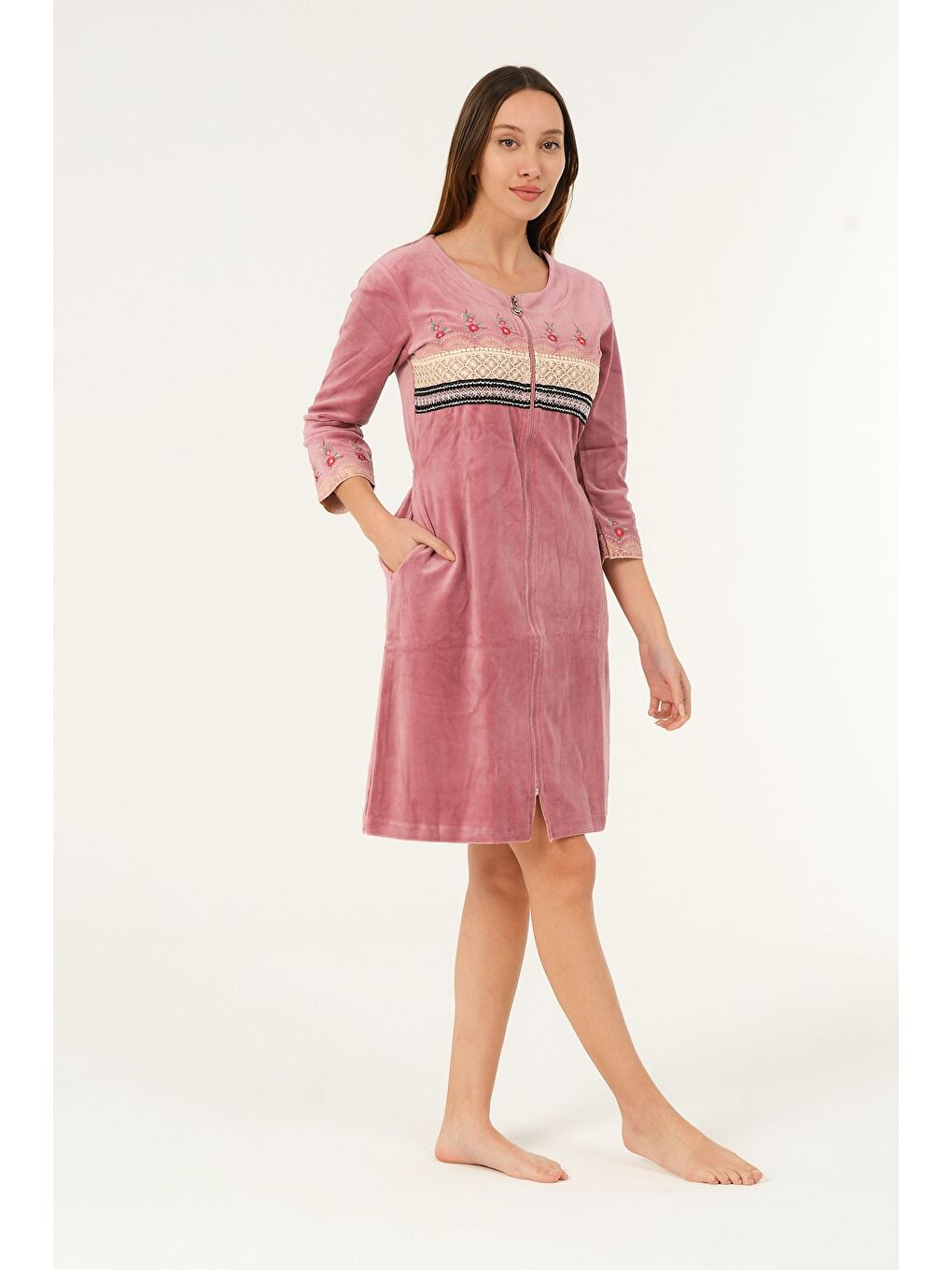 Pembe Dantel Ve Nakış Detaylı Fermuarlı Cepli Kadife Elbise