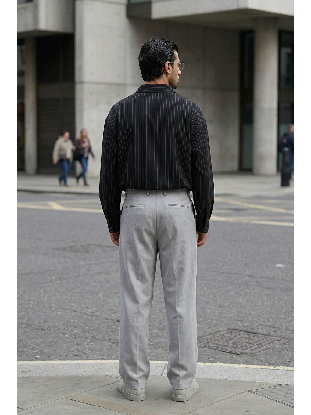 Erkek Oversize Çizgili Keten Karışımlı Uzun Kollu Gömlek Siyah-3