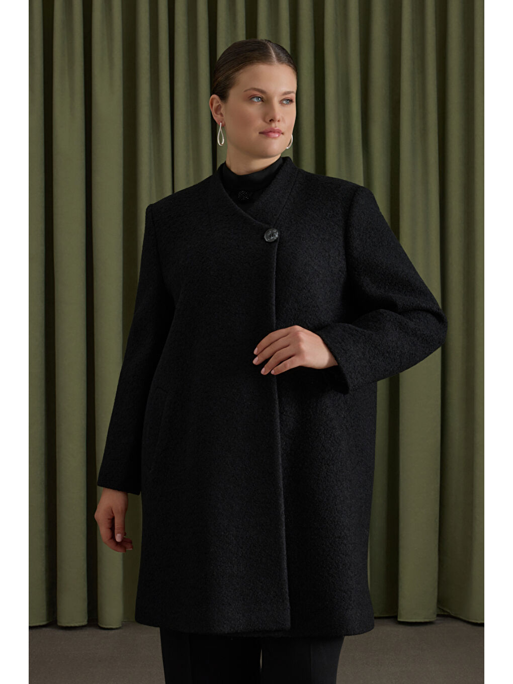 Siyah Yün İçerikli Manto-1